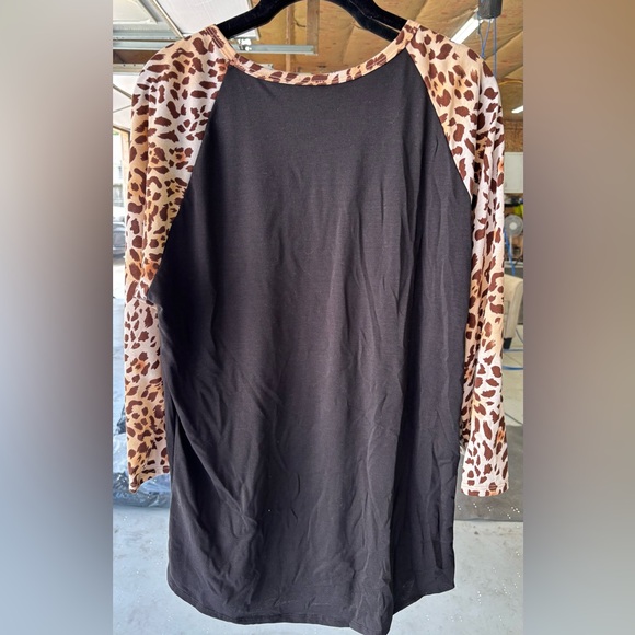 LuLaRoe Randy Tee - Picture 2 of 4